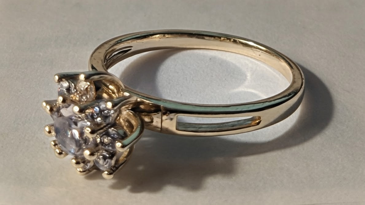 Crystal Cluster Halo Ring – Gold-Tone Diamond-Style Statement Ring size 8